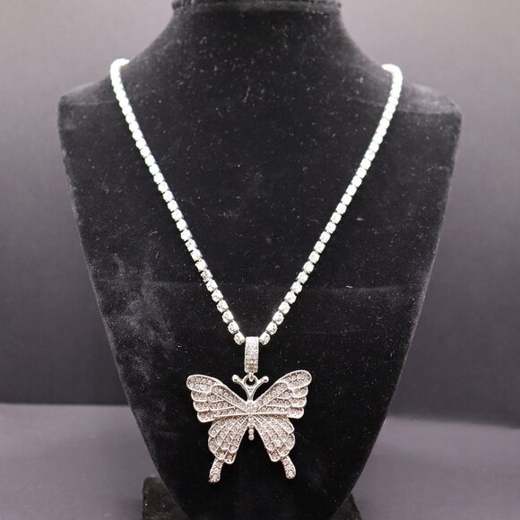 Jewelry - Diamond Glow Butterfly Necklace